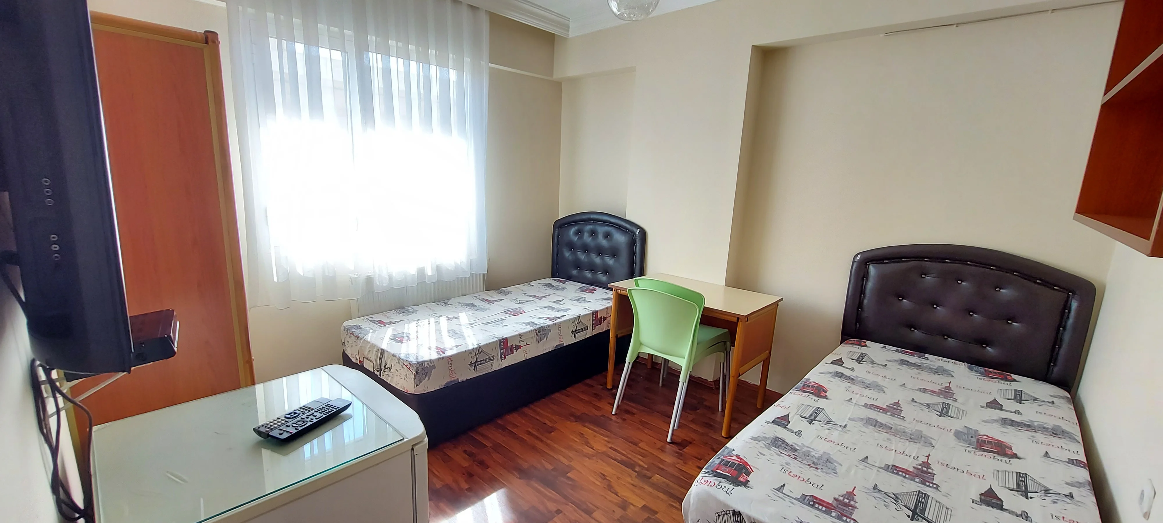 Öğrenci Yurdunda Kalmak mı, Daire Tutmak mı? Hangisi Daha Avantajlı?